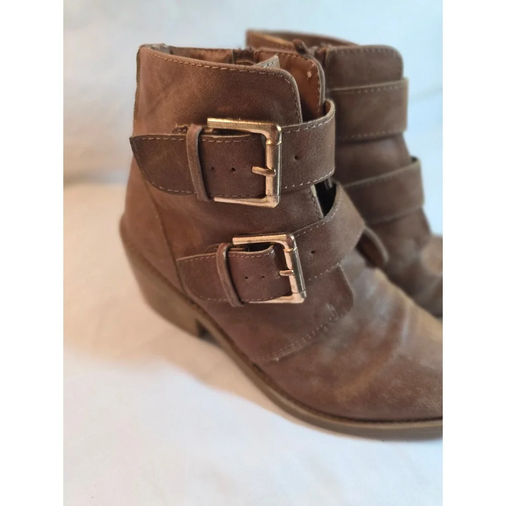 Justice ankle boots